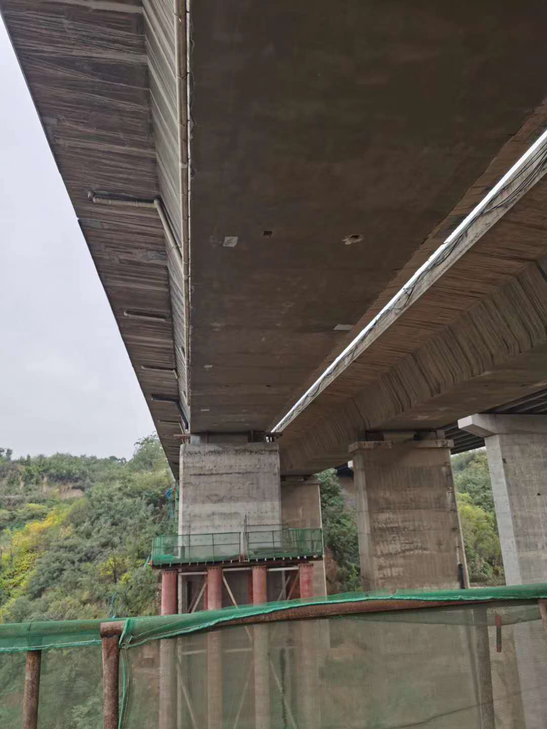 凤城桥梁加固前制定可行设计方案图并用对施工方法