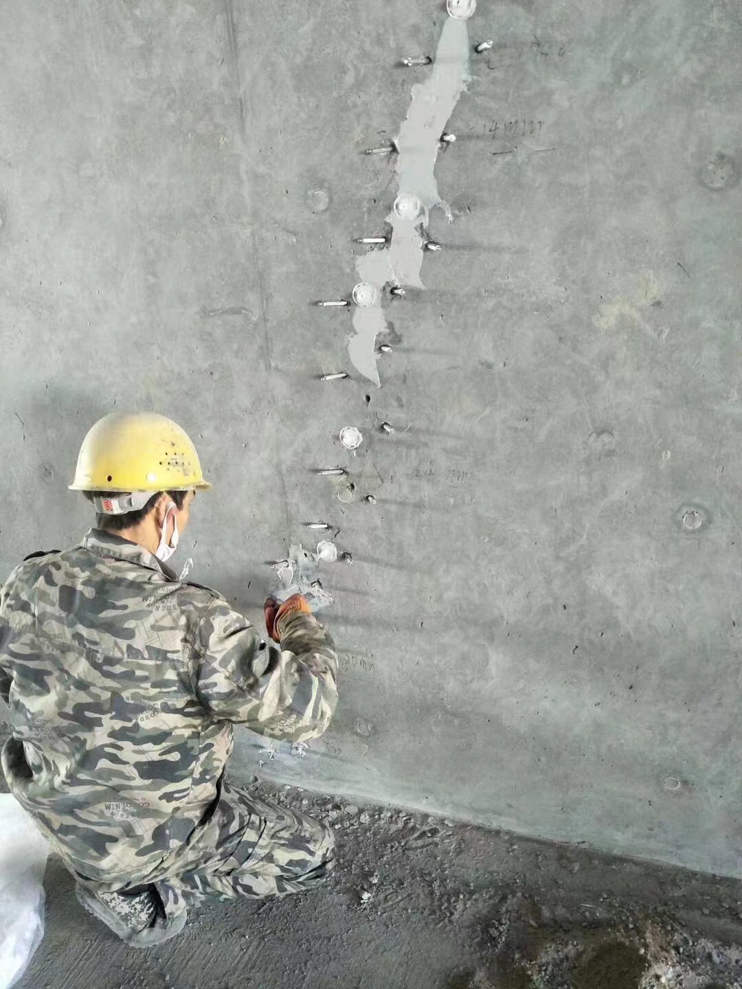 凤城混凝土楼板裂缝加固施工的方案